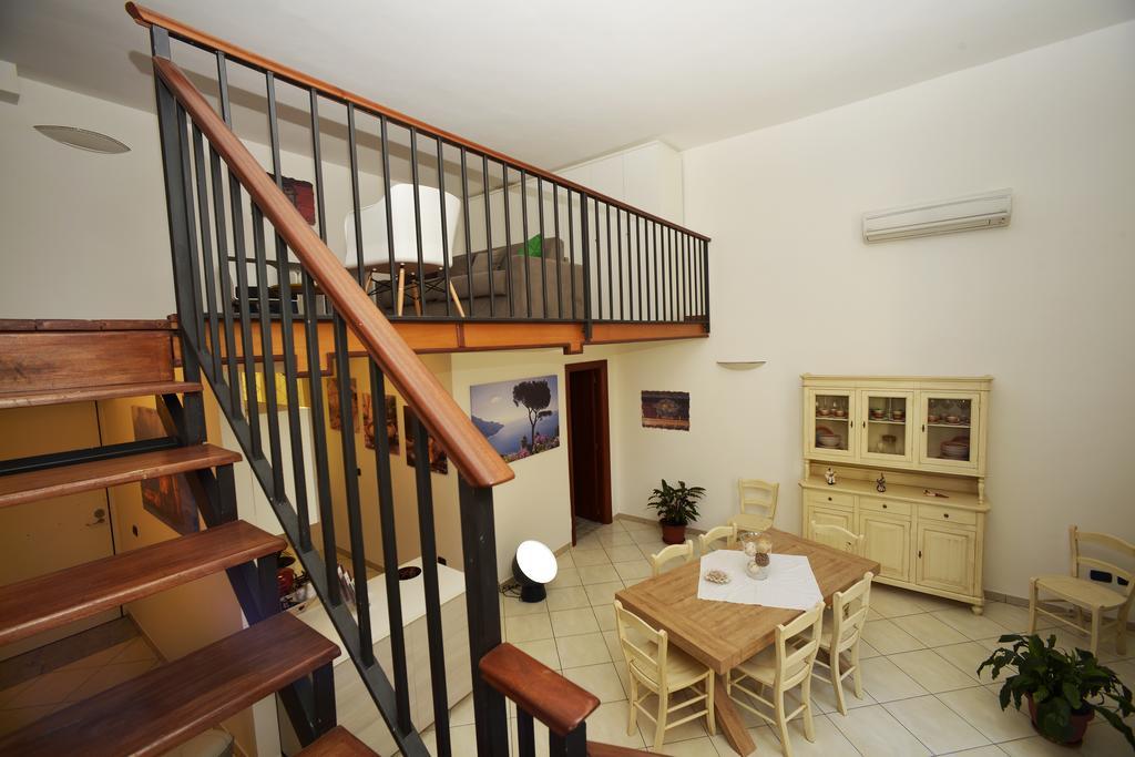 Italia Apartment Napels Buitenkant foto