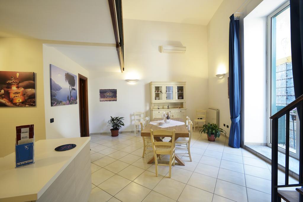 Italia Apartment Napels Buitenkant foto