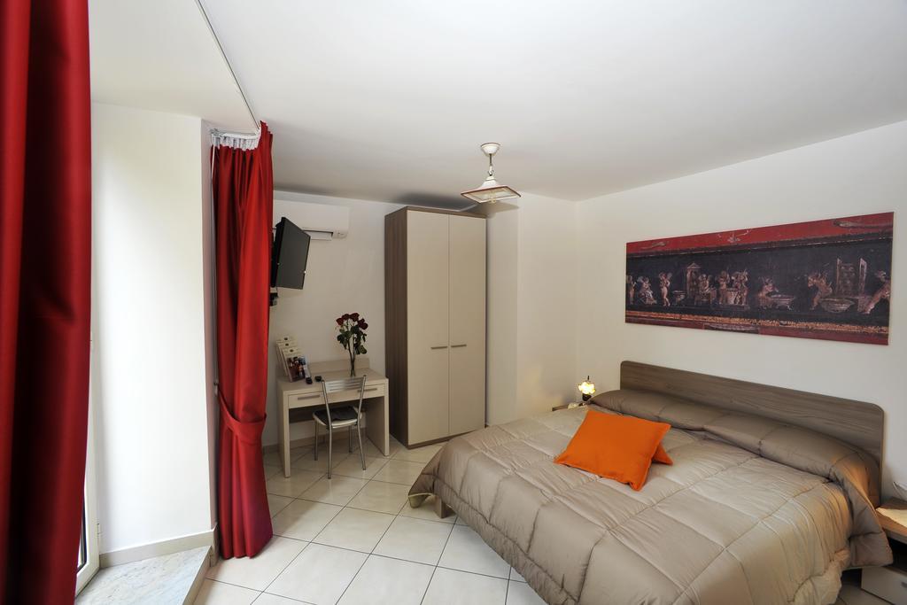 Italia Apartment Napels Buitenkant foto