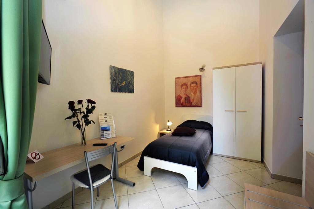 Italia Apartment Napels Buitenkant foto